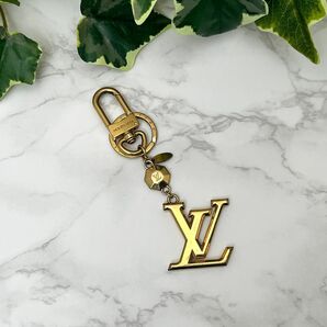 ルイヴィトン キーホルダー・LV ファセット 現行販売モデル M65216 チャーム キーリング