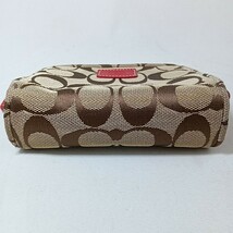 A Φ【商品ランク:B】 コーチ COACH シグネチャー 総柄 ロゴチャーム付 一部 レザー ポーチ 小物入れ マルチケース ブラウン×レッド系_画像5