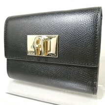 A Φ【商品ランク:A】美品 フルラ FURLA ターンロック ゴールド金具 レザー 三つ折り 財布 ウォレット 小銭入れあり 4カードポケット 黒系_画像1