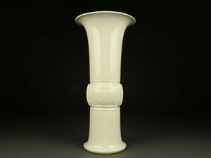 [.]DE452 Tang thing ... white porcelain . type vase 