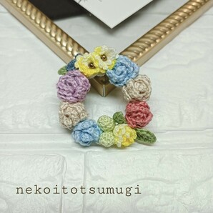 ハンドメイド レース編み〜薔薇と小花のコサージュ(colorful)〜の画像1