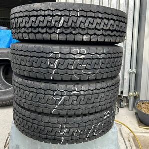 BRIDGESTONE M８１２ 205/85R16 117/115N LT 2021年２本 2022年２本 中古タイヤ４本 残溝９ミリの画像1