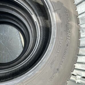 BRIDGESTONE M８１２ 205/85R16 117/115N LT 2021年２本 2022年２本 中古タイヤ４本 残溝９ミリの画像6