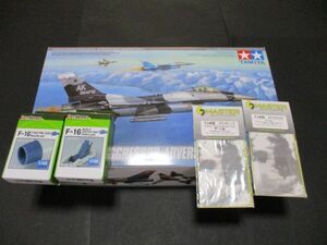 ** not yet constructed Tamiya 1/48 F-16C/N fighting Falcon UGG resa-ti tail up parts attaching **