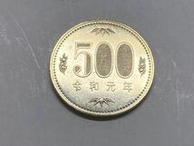 令和元年　５００円ニッケル黄銅貨　ミント出し未使用　NO.7589_画像3