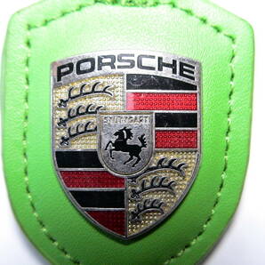 PORSCHE ポルシェ クレスト キーホルダー（ライトグリーン）中古 黄緑色 キーリング付き 送料￥120の画像2