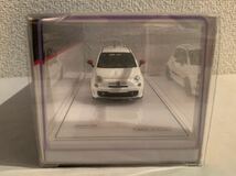 ◆未展示 & 未開封品！TSM製1/43 ABARTH 595 / アバルト 595 ガーラホワイト_画像6