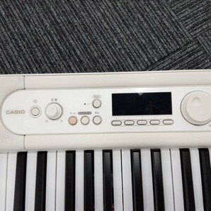 大村3月No.102 キーボード CASIO カシオ 電子ピアノ LK-526 通電確認済み 動作未確認 ホワイト 鍵盤楽器 の画像9