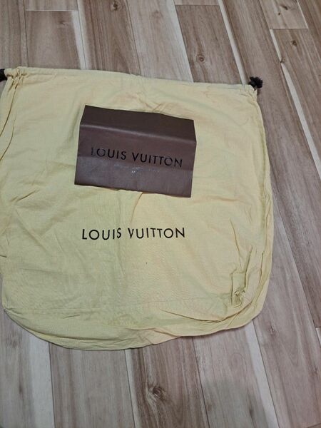 VUITTON 保存袋 ヴィトン　紙袋と、布袋　二セット