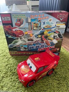 美品　箱 説明書あり　ディズニー カーズ トミカ トルネードシューターに変身! マックィーン