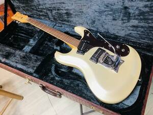 Mosrite USA 1965 style .The Ventures Model.. свет . жемчужно-белый . bench ... модель 