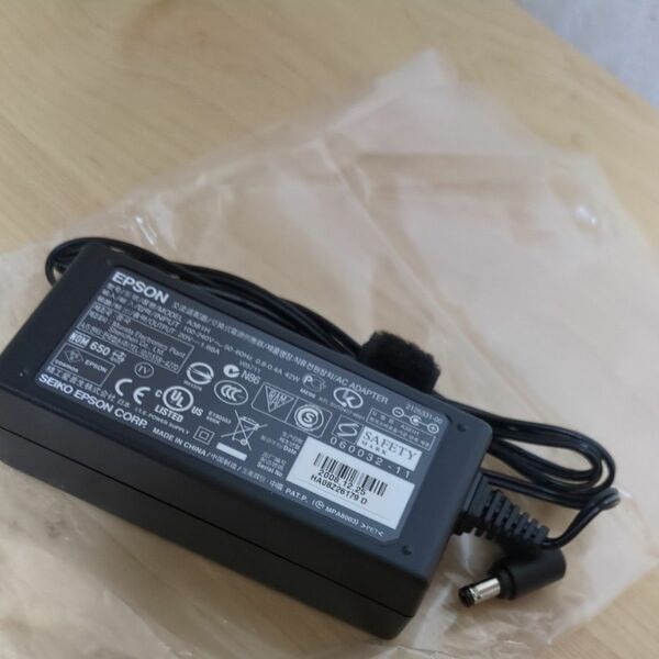 未使用美品　EPSON A381H 20V 1.68A E-720/E-520/E-300/E-500など　動作確認済み　