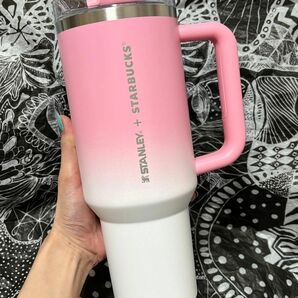 レア　スターバックス　コラボ　グラデーション　ピンク　スタンレー　40oz クエンチャー タンブラー STANLEY