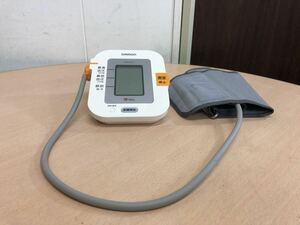 【保管品S5496】OMRON オムロン デジタル自動血圧計 HEM-7011 ファジィ　上腕式血圧計
