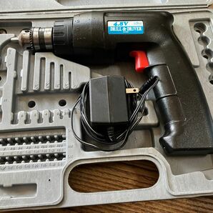 【ジャンク品】 4.8V 電気ドリル ドライバー　本体とACアダプター、ケースのみ　H&H world tool