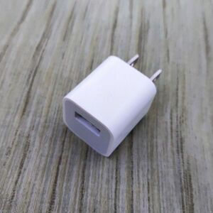 Apple純正品　5W USB電源アダプタ iPod/iPhone用充電 MD810LL/A A1385