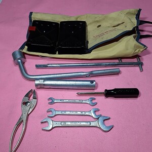  Toyota original loaded tool tool set secondhand goods photograph . overall present condition delivery 