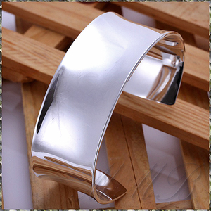 [BANGLE] 925 Silver Plated ハイポリッシュ 逆甲丸 30mm ワイド プレート C形 オープン シルバー バングル (57g) 【送料無料】