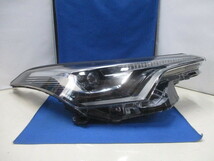 トヨタ　C-HR　NGX50/NGX10/ZYX10　前期　右ライト/右ヘッドライト　LED　純正　CHR　KOITO　10-101　【4】　413111_画像1