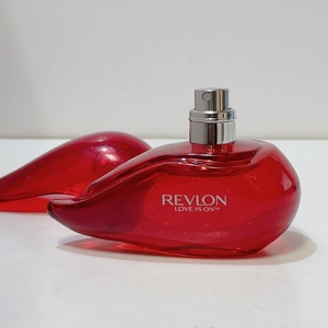 送料無料 即決 中古★REVLON レブロン LOVE IS ON ラブ イズ オン EDT 50ml 香水 フレグランス