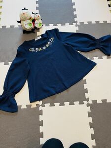 袖がかわいいカットソー　130 ネイビー　長袖　トップス　女の子　tシャツ