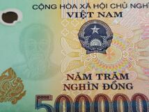ベトナムドン/50万紙幣2枚/100万VND_画像4