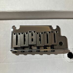 Fender パーツ American Series StratocasterR (86-07) Tremolo Bridge Assembly, フェンダー トレモロ ブリッジ ストラト サドルの画像1