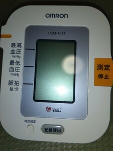 オムロン OMRON HEM-7011 [デジタル自動血圧計（上腕式）]　中古品