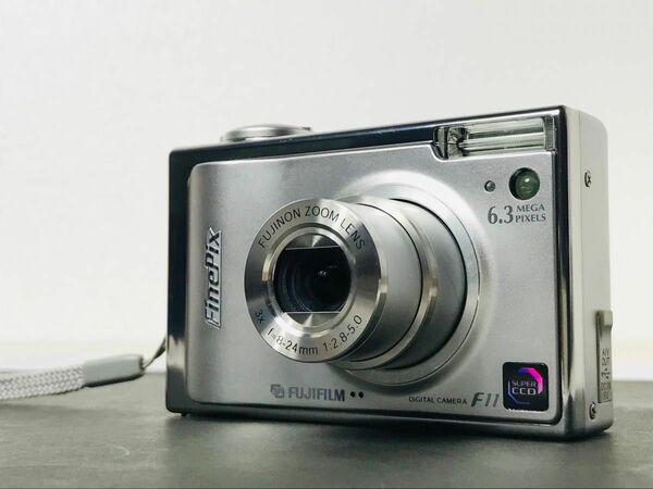 美品 FUJIFILM FinePix F11 フジフィルム デジタルカメラ デジカメ 動作品