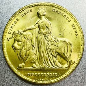 ウナとライオン ヴィクトリア女王 5ポンド金貨 1839年 レプリカコインの画像1