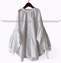 ★新品★*送料185円★*トレンド感のボリューム袖*バンドカラー*ポワン袖チュニックブラウス*★Belles*611オフホワイト*M～L*ジレのインナー_画像4