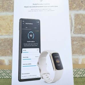 Fitbit Charge 5 新品 未開封 ルナホワイト ゴールドの画像2