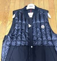 正規品 未使用 MONCLER モンクレール ライトダウンベスト　DOUBS GILET DOWN VEST ジレ ジャケット ワッペンロゴ ネイビー 6 _画像4