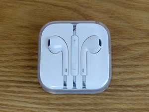 ◆◆Apple 純正 EarPods ステレオ イヤホン（有線）マイク付き　ケースあり 未使用｜E-1066◆◆