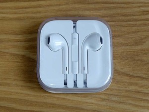 ◆◆Apple 純正 EarPods ステレオ イヤホン（有線）マイク付き　ケースあり 未使用｜E-1070◆◆