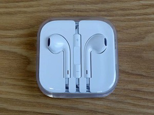 ◆◆Apple 純正 EarPods ステレオ イヤホン（有線）マイク付き　ケースあり 未使用｜E-1073◆◆