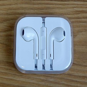 ◆◆Apple 純正 EarPods ステレオ イヤホン（有線）マイク付き ケースあり 未使用｜E-1076◆◆の画像1