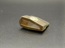 A17　日本刀装具　二重はばき　家紋の図　丸に翼　金工品　銅製　ハバキ　重さ34G　刀剣美術_画像2