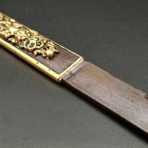 日本刀装具 小柄 牡丹獅子の図 銅地 絵金銀 刀剣美術 刀装具の画像3
