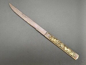 日本刀装具　小柄　牡丹獅子の図　銅地　絵金銀　刀剣美術　刀装具