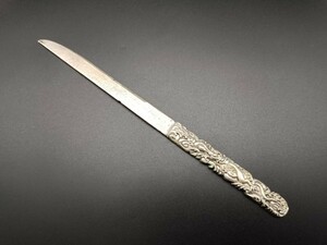 日本刀装具　小柄　銀龍の図　銅地　絵金銀　刀剣美術　刀装具