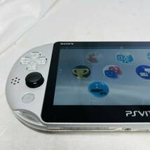 ★1円〜 美品 FW3.74 動作確認済 SONY PS Vita PCH-2000 ZA25 Wi-Fiモデル 本体 シルバー Play Station SILVER_画像3