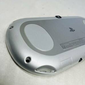 ★1円〜 美品 FW3.74 動作確認済 SONY PS Vita PCH-2000 ZA25 Wi-Fiモデル 本体 シルバー Play Station SILVERの画像6