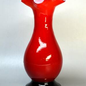 ガラス花瓶⑥ 真っ赤な花瓶 吹きガラス 大正ロマン 大正ガラス 紫陽花模様 被せガラス アンティーク 美品 双耳はなし      の画像6