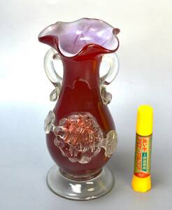 ガラス花瓶④　深みがある小豆色花瓶　吹きガラス　大正ロマン　大正ガラス　紫陽花模様　双耳花瓶　被せガラス　アンティーク　　　　 　