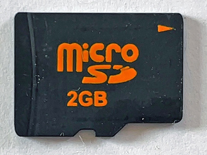 @USED ノーブランドの2GB microSDはいかがですか？
