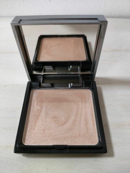 &be アンドビー　Luminizing Powder ルミナイジングパウダー　ヌードグロウ 　