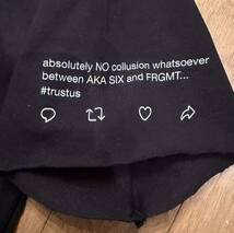 ■極美品 AKA SIX Simon Barker × FRAGMENT - COLLUSION Tシャツ BLACK-M 藤原ヒロシ _画像4