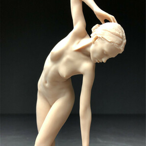 樹脂製 西洋彫り 女神 ヌード デッサン人形 ポージング 女性 少女 フィギュア 美人 裸婦 仏像  重さ約125ｇの画像3