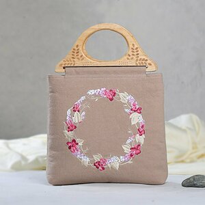 Art hand Auction Beautiful Embroidery Tote Bag Handbag Kudzu Flower Cotton Linen Ladies Engraving Wooden Handle Handbag Handmade Beige, handbag, Made of cloth, others